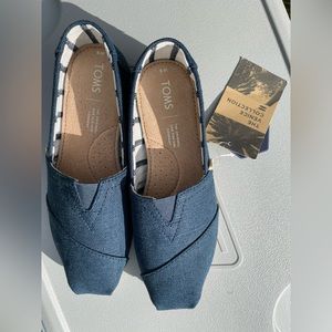 Brand new Blue Toms size 6